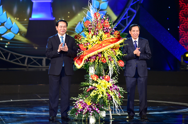 Destaca presidente vietnamita rol de la prensa en construcción y defensa de la Patria